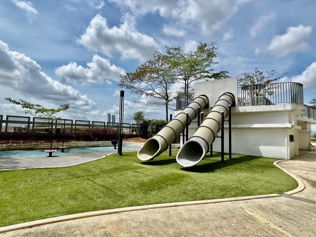 Royale Cottage Midvalley Netflix Pools 4 Pax Johor Bahru 0*,